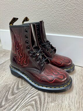 Dr. Martens 1460 Arcadia
Leather Inferno Flame Boots
Women's Size 6